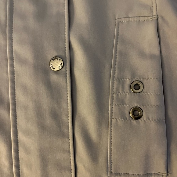 Jones New York rain jacket, Size Large - Picture 4 of 7